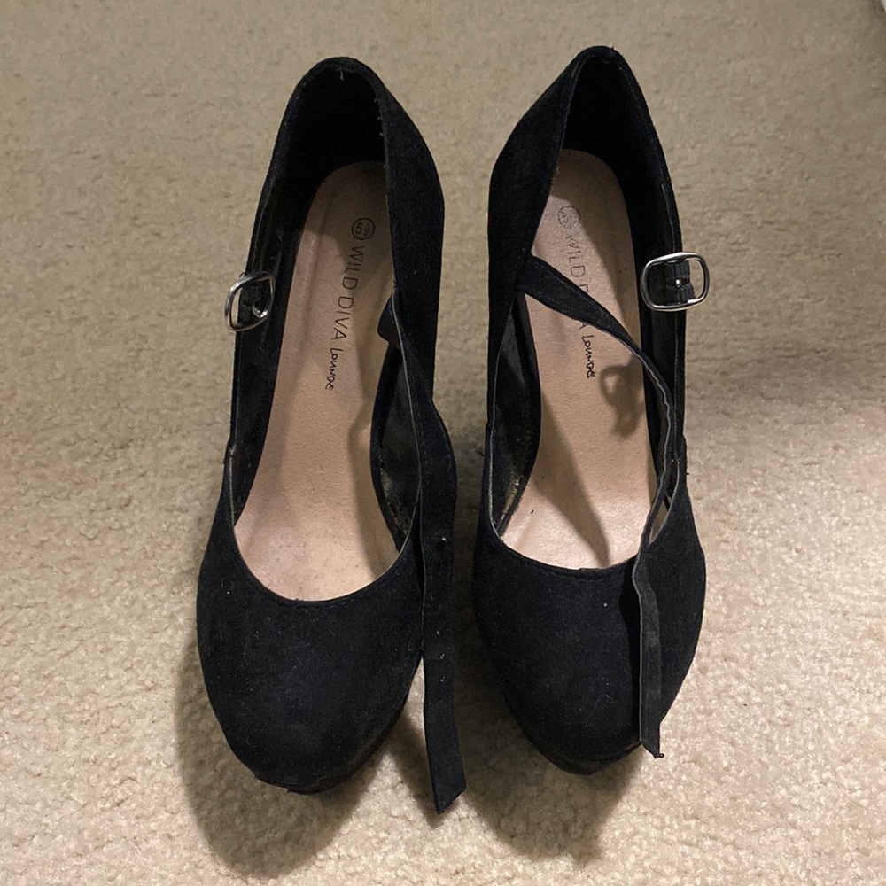 Black wedges